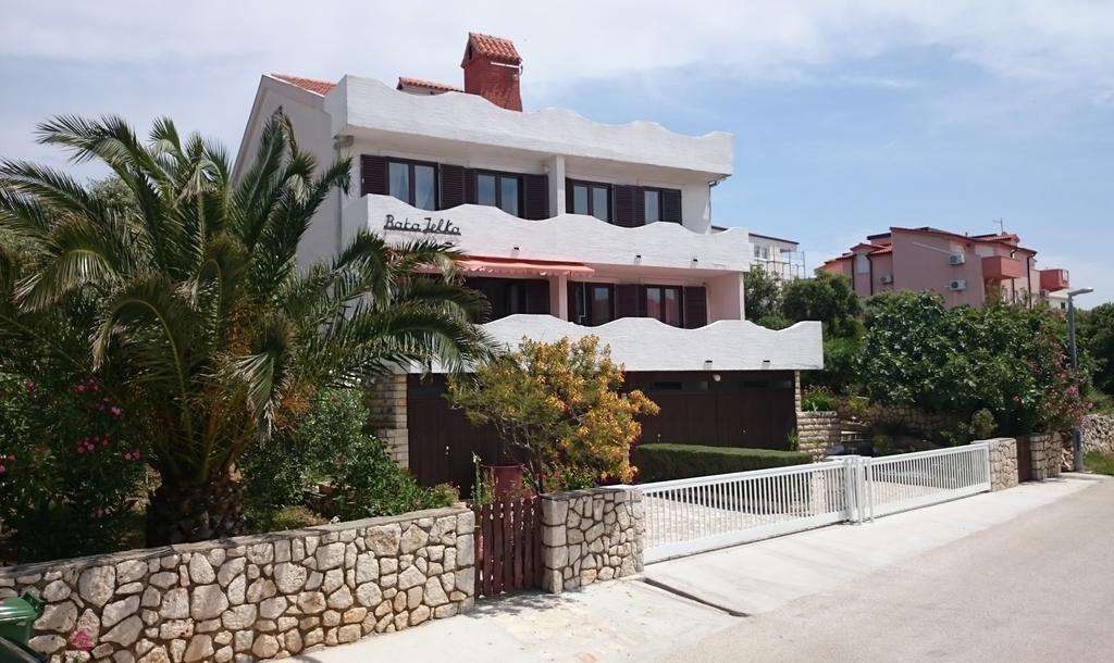 Apartments Baka Jelka Мандре Екстер'єр фото